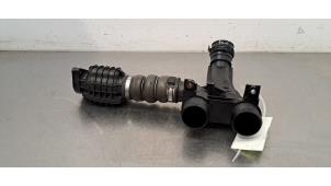 Używane Rura chlodnicy miedzystopniowej Peugeot Expert (V1/VA/VB/VE/VF/VT/VY) 1.6 Blue HDi 115 Cena € 30,25 Z VAT oferowane przez Autohandel Didier