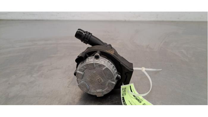 Extra vattenpump från en Opel Astra L (F3/FB/FM/FP) Electric 54 kWh 2022