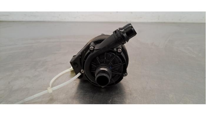 Extra vattenpump från en Opel Astra L (F3/FB/FM/FP) Electric 54 kWh 2022