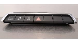 Begagnade Nödbelysningsbrytare Audi Q3 Sportback (F3N) 1.5 35 TFSI 16V Mild Hybrid Pris € 66,55 Inklusive moms erbjuds av Autohandel Didier