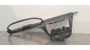 Używane Listwa wykonczeniowa licznika kilometrów Peugeot 2008 (CU) 1.2 Vti 12V PureTech Cena € 66,55 Z VAT oferowane przez Autohandel Didier