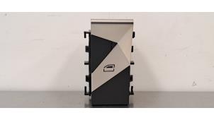 Gebruikte Elektrisch Raam Schakelaar DS Automobiles DS 7 Crossback 1.6 16V E-Tense 4x4 Prijs € 30,25 Inclusief btw aangeboden door Autohandel Didier