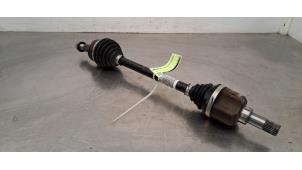 Gebruikte Aandrijfas links-voor Opel Combo Cargo 1.5 CDTI 100 Prijs € 133,10 Inclusief btw aangeboden door Autohandel Didier