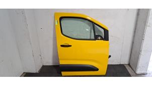 Używane Drzwi prawe przednie wersja 4-drzwiowa Peugeot Partner (EA//EF/EN/EU) 1.5 BlueHDi 100 Cena € 665,50 Z VAT oferowane przez Autohandel Didier