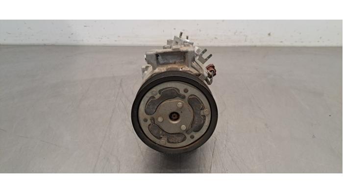 Aircopomp van een Audi Q3 (F3B) 2.0 35 TDI 16V 2021