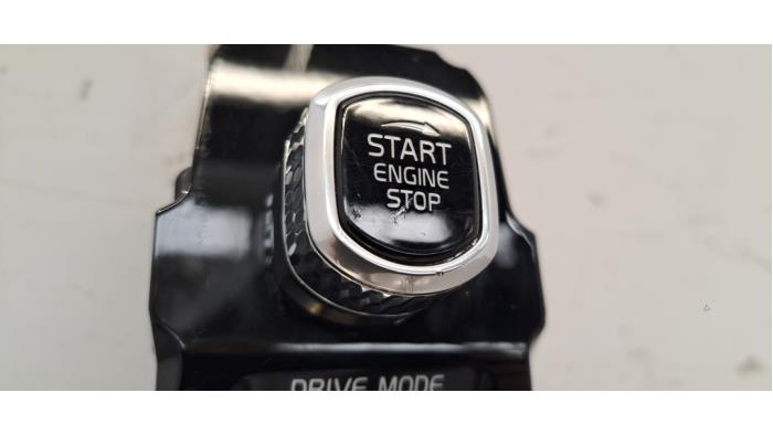 Brytare, parkeringsbroms från en Volvo V60 II (ZW) 2.0 D3 16V 2018