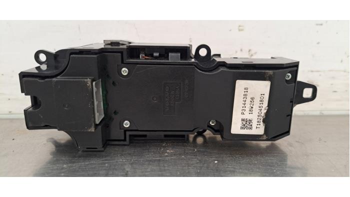 Brytare, parkeringsbroms från en Volvo V60 II (ZW) 2.0 D3 16V 2018