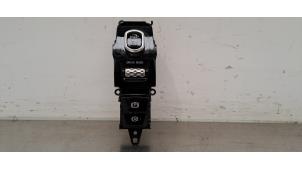 Begagnade Brytare, parkeringsbroms Volvo V60 II (ZW) 2.0 D3 16V Pris € 60,50 Inklusive moms erbjuds av Autohandel Didier