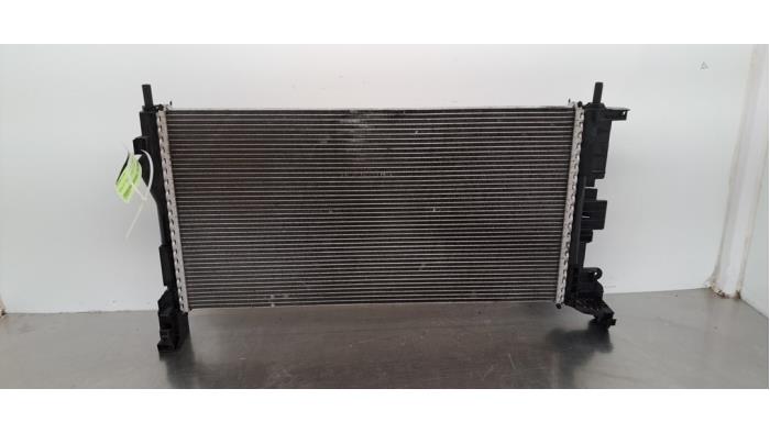 Kylare från en Volvo XC60 II (UZ) 2.0 T5 16V AWD 2018