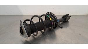 Gebruikte Schokdemper links-voor Renault Captur (2R) 0.9 Energy TCE 12V Prijs € 102,85 Inclusief btw aangeboden door Autohandel Didier