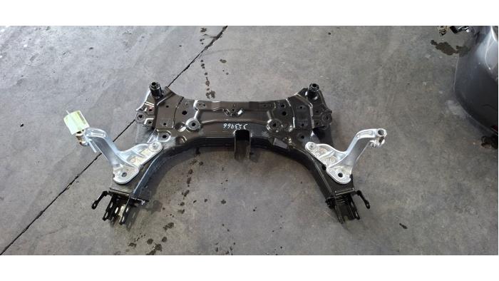 Subframe van een Renault Arkana (RJLL) 1.6 E-Tech 145 16V 2024