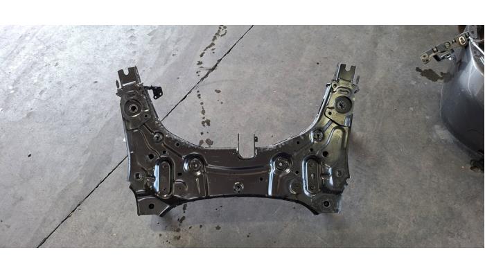 Subframe van een Renault Arkana (RJLL) 1.6 E-Tech 145 16V 2024