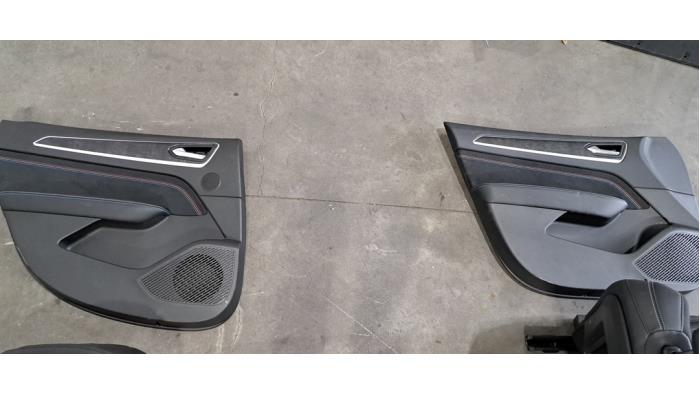 Bekleding Set (compleet) van een Renault Arkana (RJLL) 1.6 E-Tech 145 16V 2024