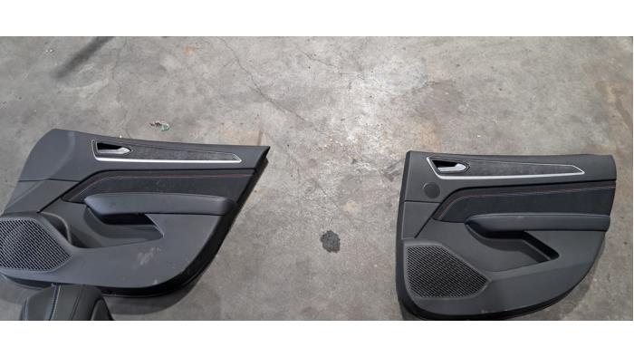 Bekleding Set (compleet) van een Renault Arkana (RJLL) 1.6 E-Tech 145 16V 2024