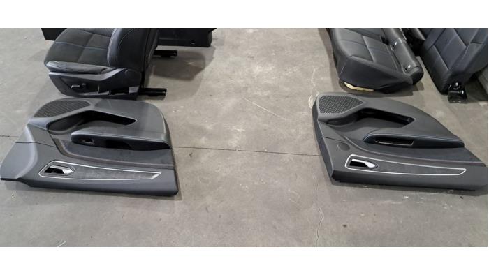 Bekleding Set (compleet) van een Renault Arkana (RJLL) 1.6 E-Tech 145 16V 2024