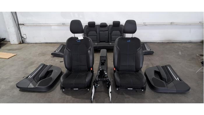 Bekleding Set (compleet) van een Renault Arkana (RJLL) 1.6 E-Tech 145 16V 2024
