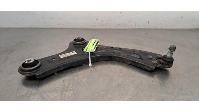 Draagarm rechts-voor van een Renault Arkana (RJLL) 1.6 E-Tech 145 16V 2024