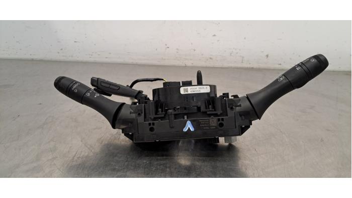 Combischakelaar Stuurkolom van een Renault Arkana (RJLL) 1.6 E-Tech 145 16V 2024