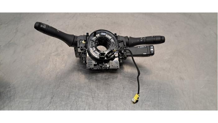 Combischakelaar Stuurkolom van een Renault Arkana (RJLL) 1.6 E-Tech 145 16V 2024