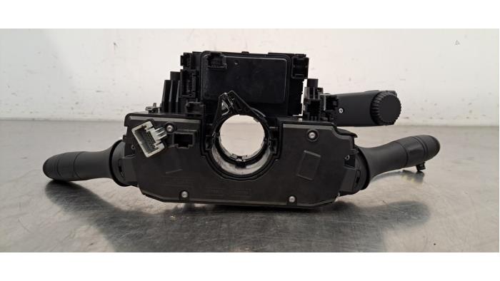 Combischakelaar Stuurkolom van een Renault Arkana (RJLL) 1.6 E-Tech 145 16V 2024