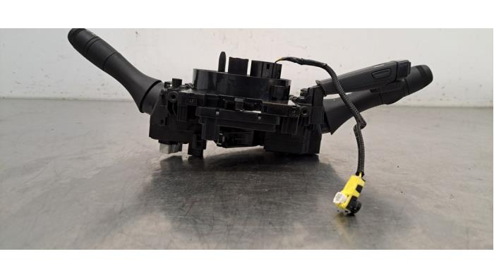 Combischakelaar Stuurkolom van een Renault Arkana (RJLL) 1.6 E-Tech 145 16V 2024
