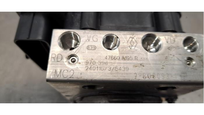 ABS Pomp van een Renault Arkana (RJLL) 1.6 E-Tech 145 16V 2024