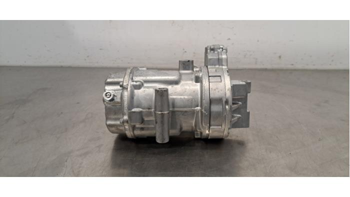 Aircopomp van een Renault Arkana (RJLL) 1.6 E-Tech 145 16V 2024