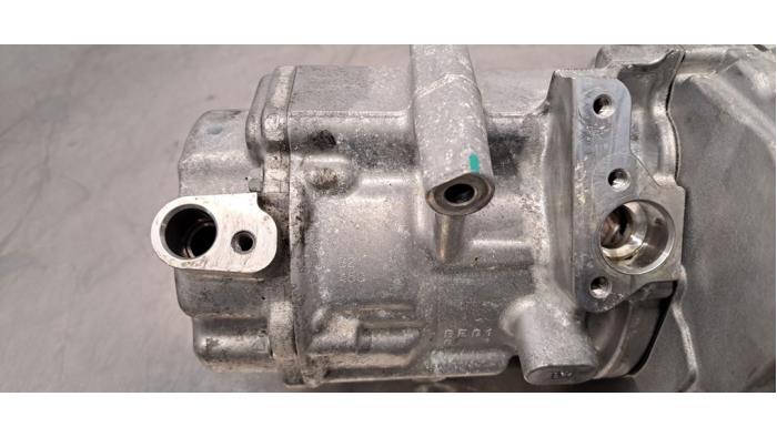 Aircopomp van een Renault Arkana (RJLL) 1.6 E-Tech 145 16V 2024