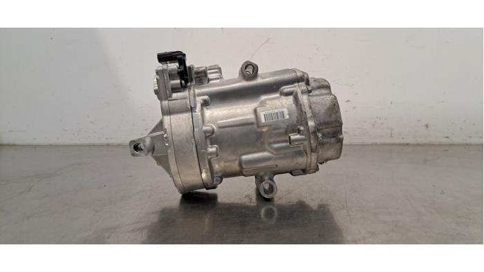 Aircopomp van een Renault Arkana (RJLL) 1.6 E-Tech 145 16V 2024