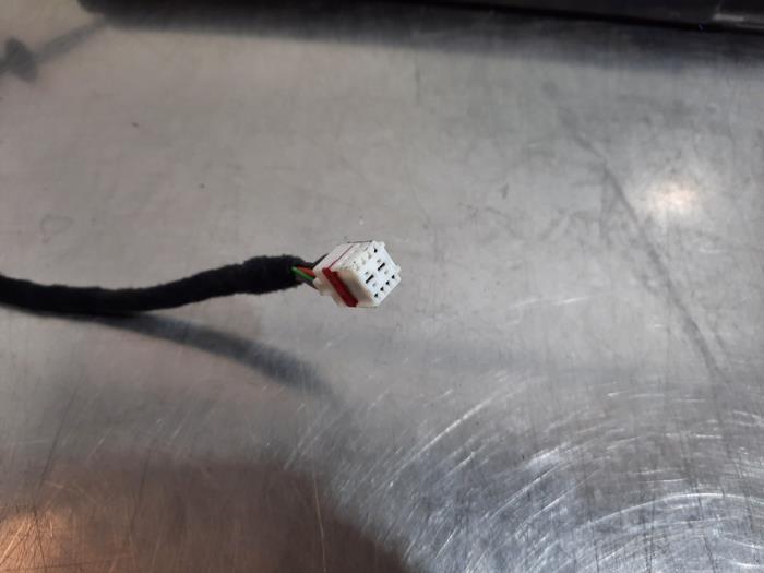 Gasdemper rechts-achter van een Land Rover Discovery Sport (LC) 2.0 TD4 150 16V 2018