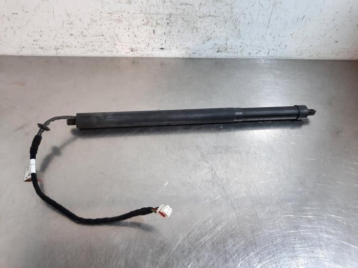 Gasdemper rechts-achter van een Land Rover Discovery Sport (LC) 2.0 TD4 150 16V 2018