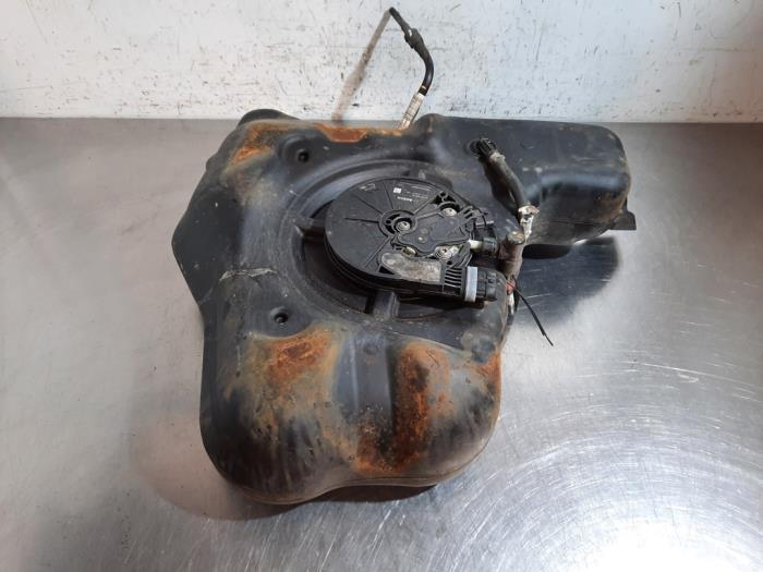 Adblue tank van een Land Rover Discovery Sport (LC) 2.0 TD4 150 16V 2018