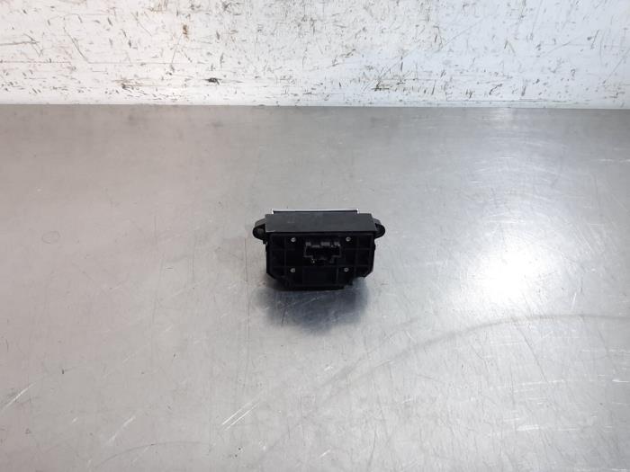 Przelacznik hamulca postojowego z Land Rover Discovery Sport (LC) 2.0 TD4 150 16V 2018