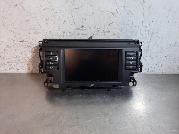 Navigeringsdisplay från en Land Rover Discovery Sport (LC) 2.0 TD4 150 16V 2018