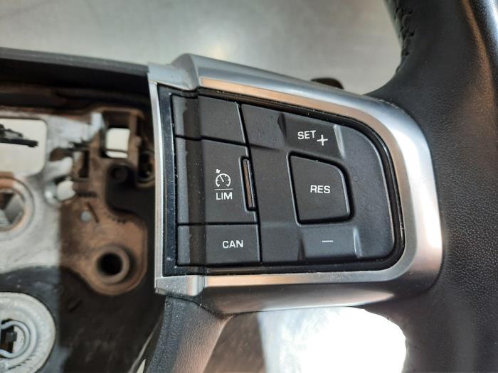 Stuurwiel van een Land Rover Discovery Sport (LC) 2.0 TD4 150 16V 2018