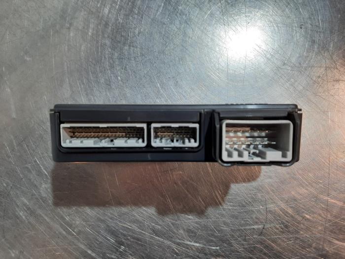 Centrale Deurvergrendelings Module van een Land Rover Discovery Sport (LC) 2.0 TD4 150 16V 2018