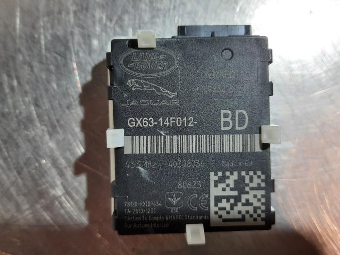 Däcktrycksmodul från en Land Rover Discovery Sport (LC) 2.0 TD4 150 16V 2018