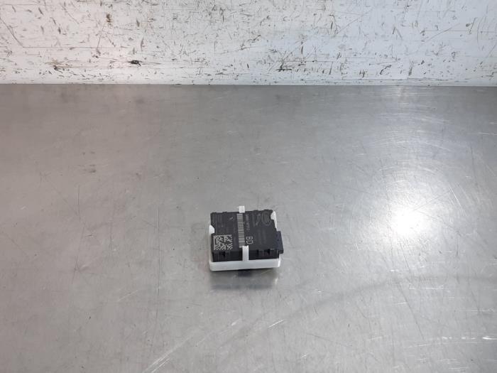 Däcktrycksmodul från en Land Rover Discovery Sport (LC) 2.0 TD4 150 16V 2018