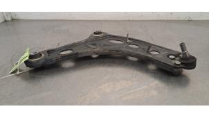 Gebruikte Draagarm rechts-voor Nissan Primastar 2.0 dCi 150 Prijs € 36,30 Inclusief btw aangeboden door Autohandel Didier