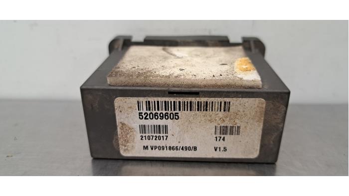 Dragkroksmodul från en Ford Transit 2.0 TDCi 16V Eco Blue 105 2023