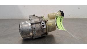 Używane Pompa wspomagania kierownicy Renault Express 1.3 TCE 100 16V Cena € 332,75 Z VAT oferowane przez Autohandel Didier