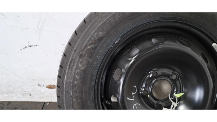 Hjul + däck från en Renault Trafic (1FL/2FL/3FL/4FL) 2.0 dCi 16V 130 2024