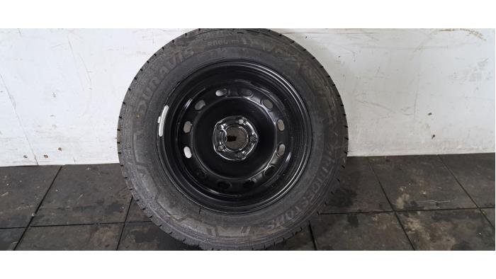 Hjul + däck från en Renault Trafic (1FL/2FL/3FL/4FL) 2.0 dCi 16V 130 2024