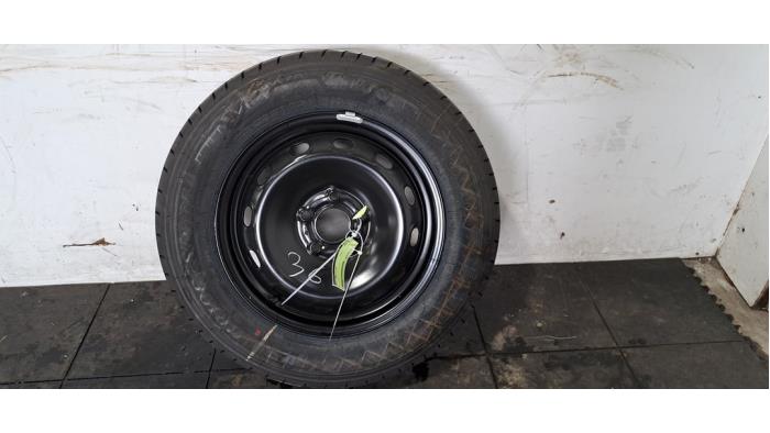 Hjul + däck från en Renault Trafic (1FL/2FL/3FL/4FL) 2.0 dCi 16V 130 2024