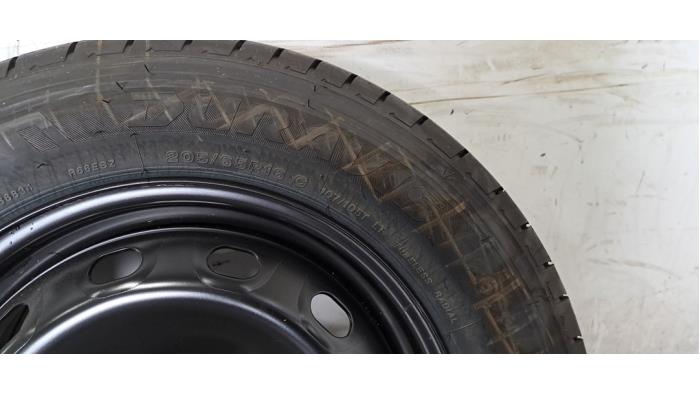 Hjul + däck från en Renault Trafic (1FL/2FL/3FL/4FL) 2.0 dCi 16V 130 2024