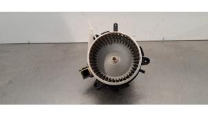 Gebruikte Kachel Ventilatiemotor DS Automobiles DS 7 1.6 16V E-Tense 300 4x4 Prijs € 54,45 Inclusief btw aangeboden door Autohandel Didier