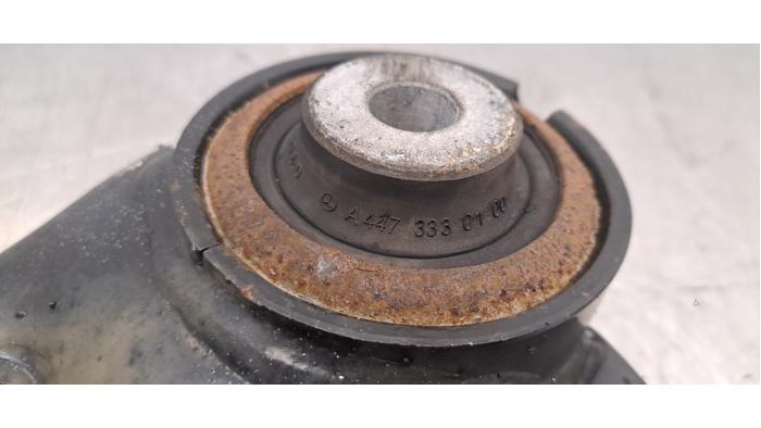 Främre gaffelben, höger från en Mercedes-Benz V (447.8) 2.1 250 BlueTEC, 250 d 16V 2019