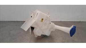 Begagnade Spolartank, vindruta Kia Rio IV (YB) 1.0i T-GDi 100 12V Pris € 102,85 Inklusive moms erbjuds av Autohandel Didier