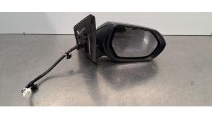 Używane Lusterko zewnetrzne prawe Toyota Yaris IV (P21/PA1/PH1) 1.5 12V Hybrid 115 Cena € 229,90 Z VAT oferowane przez Autohandel Didier