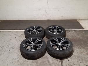 Używane Zestaw obreczy i opon zimowych Volvo XC40 (XZ) 1.5 T3 Twin Engine 12V Cena € 998,25 Z VAT oferowane przez Autohandel Didier